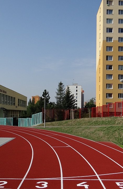 Rekonstrukce a rozšíření atletického sportoviště 1.ZŠ v Plzni a výstavba zázemí pro sport