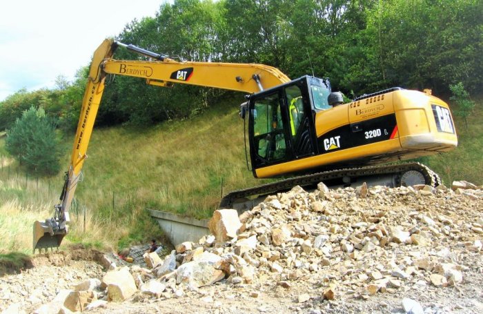 CATERPILLAR 320D L