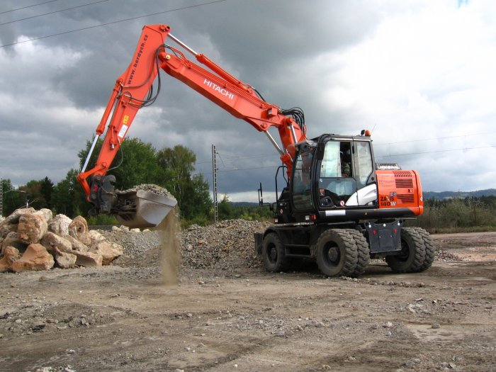 HITACHI ZAXIS 140W