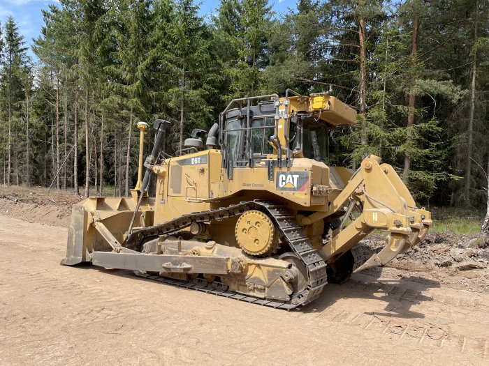 CATERPILLAR D6T XL