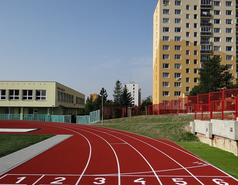 Rekonstrukce a rozšíření atletického sportoviště 1.ZŠ v Plzni a výstavba zázemí pro sport